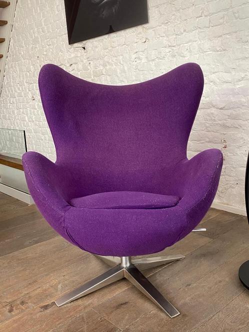 Jacobsen Fauteuil met imitatie-ei, Huis en Inrichting, Fauteuils, Gebruikt, Ophalen