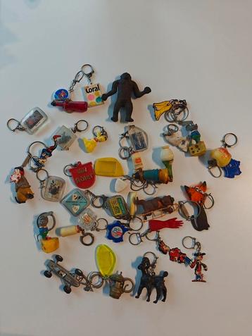 Partij vintage sleutelhangers beschikbaar voor biedingen