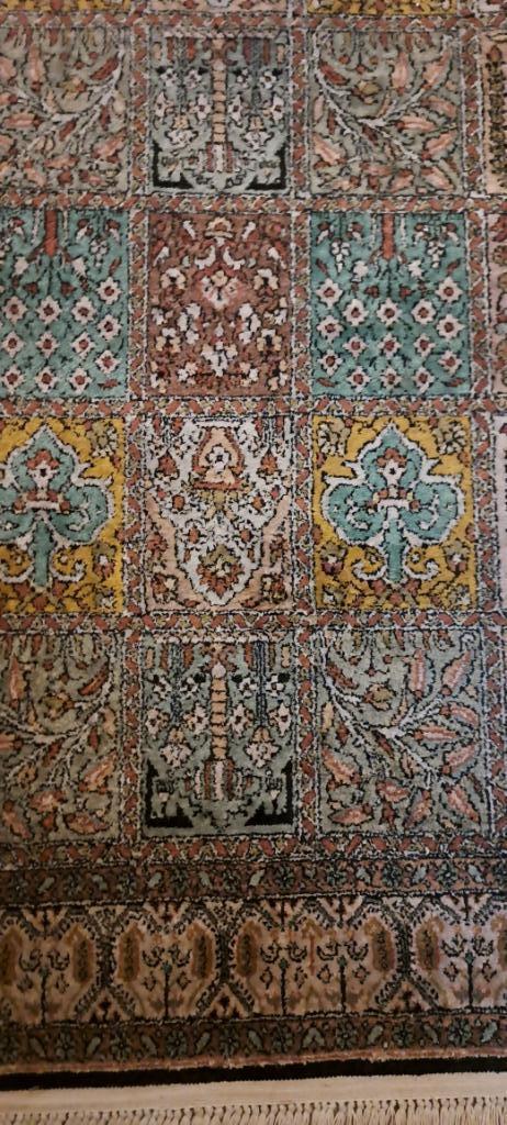 perzisch,Oosterse tapijt ( kashmir )stijl met leuke motieven, Huis en Inrichting, Stoffering | Tapijten en Vloerkleden, Zo goed als nieuw