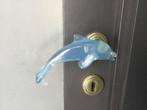 Nieuw! Deurklink blauwe dolfijn op goudkleurige rozet, Loquet ou Poignée, Autres matériaux, Enlèvement ou Envoi, Neuf