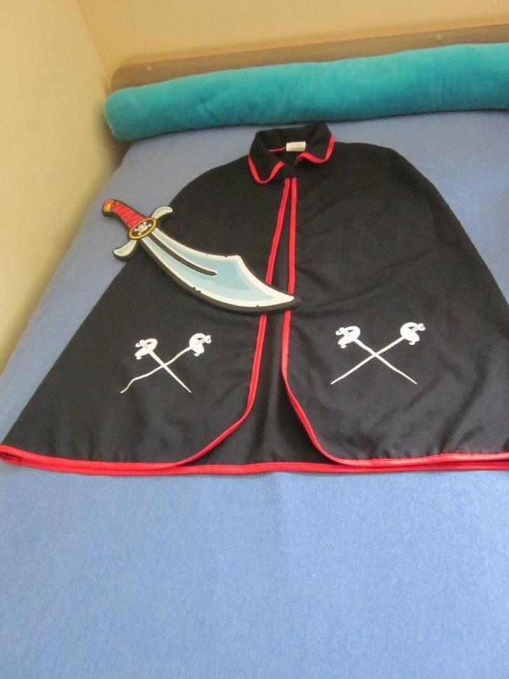 CARNAVAL - ZORRO - manteau - Taille 140, Enfants & Bébés, Costumes de carnaval & Déguisements, Utilisé, Garçon ou Fille, Enlèvement ou Envoi