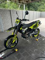 Husqvarna 701 sm 2022 a2 full power zeer goede staat, Motoren, 700 cc, Particulier, Minimaal motorrijbewijs A2, 1 cilinder