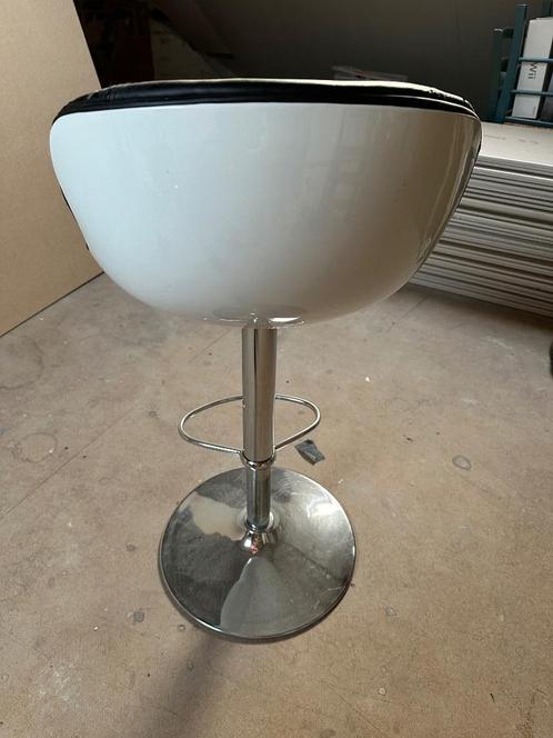 4 Tabourets bar "oeuf", Huis en Inrichting, Barkrukken, Gebruikt, 90 cm of meer, 4 krukken, In hoogte verstelbaar, Met voetsteun