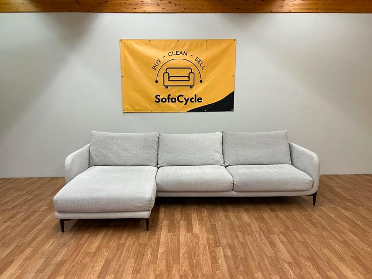 Chaise design SITS avec pieds en bois élégants — SofaCycle, Maison & Meubles, Canapés | Repose-pieds & Poufs, Comme neuf, Tissus