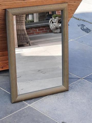 Spiegel beschikbaar voor biedingen