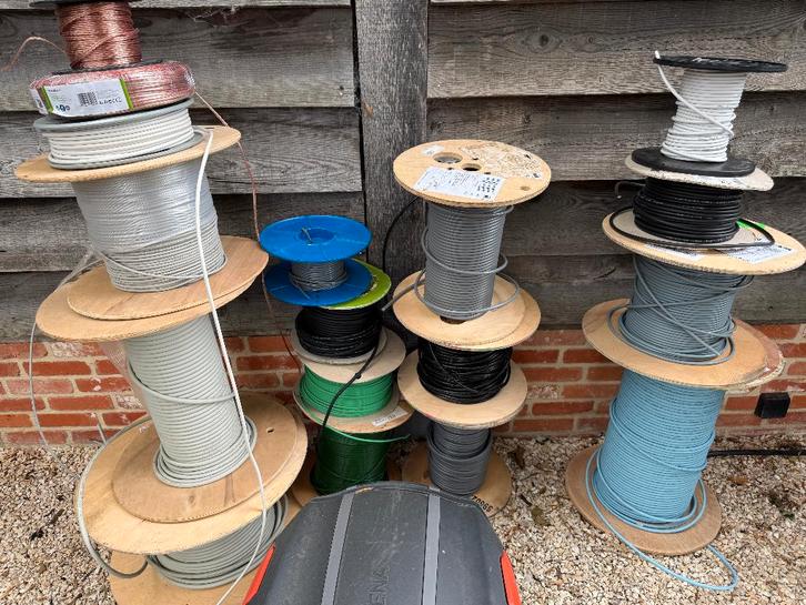 Groot lot kabels Audio/ Video/ UTP/Coax, Doe-het-zelf en Bouw, Elektriciteit en Kabels, Nieuw, Kabel of Snoer, Ophalen