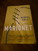 Daniel Cole - Marionet (Special Mediahuis 2019), Boeken, Ophalen of Verzenden, Zo goed als nieuw, Daniel Cole