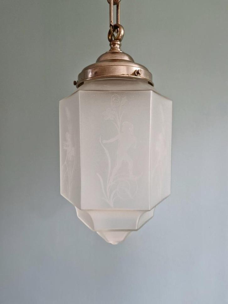 Skyscraper Art Deco hanglamp, gesatineerd en geëtst glas, Antiek en Kunst, Antiek | Verlichting, Ophalen of Verzenden