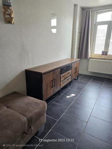 Nieuw Dressoir kast en salon tafel beschikbaar voor biedingen