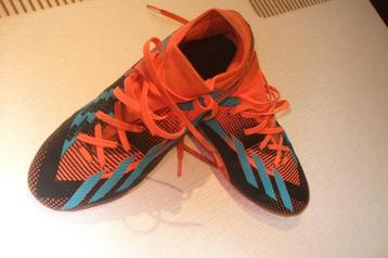 voetbalschoenen beschikbaar voor biedingen