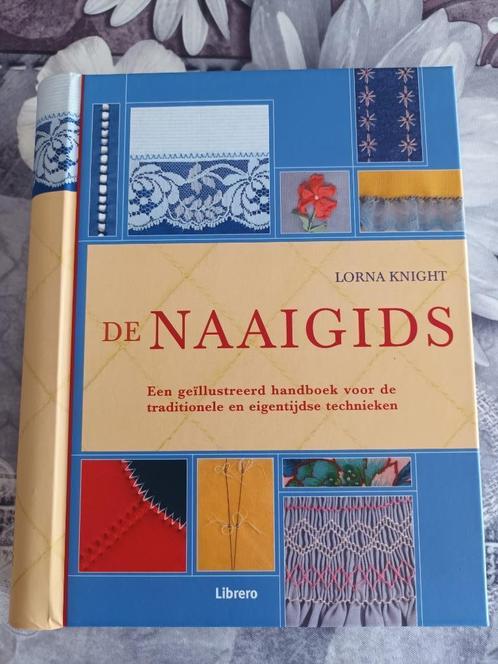 De naaigids, Boeken, Mode, Nieuw, Studie en Technieken, Ophalen