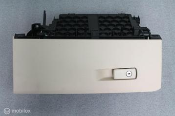 Handschoenkastje beige BMW X1 F48 (2015-heden) beschikbaar voor biedingen