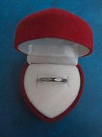 Bague - couleur argentée - relief tressé (NOUVEAU), Bijoux, Sacs & Beauté, Bagues, Neuf, Enlèvement ou Envoi, Fer ou Acier, Plus petit que 17