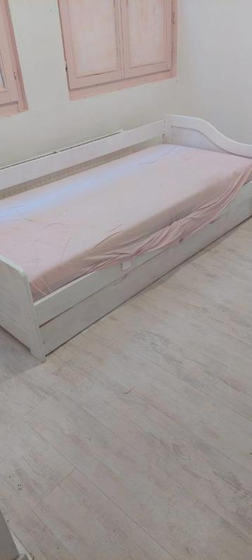 Hout (witgeverfd) kwaliteits bed-  éénpersoons met lade beschikbaar voor biedingen