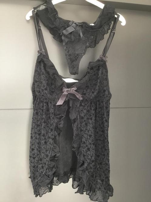 Hunkemöller Sleepwear zwart nachtkleedje + slipje maat M, Kleding | Dames, Pyjama's, Zo goed als nieuw, Maat 38/40 (M), Verzenden