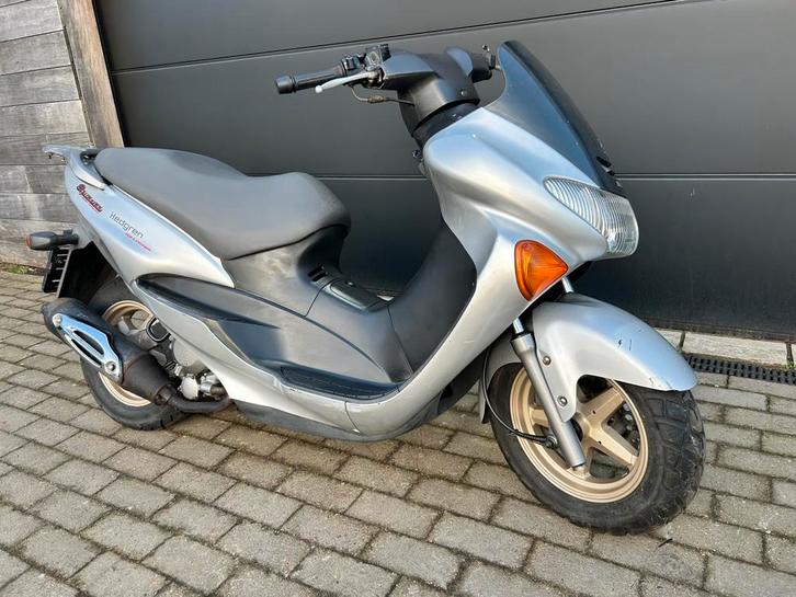 Suzuki 125cc, Motos, Motos | Suzuki, Particulier, Scooter, jusqu'à 11 kW, 1 cylindre, Permis Moto A1 minimum, Enlèvement