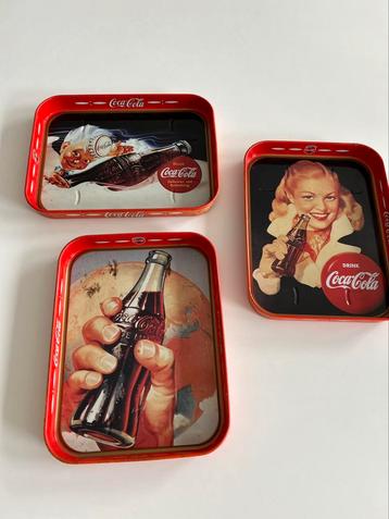 Set 3 vintage dienbladen beschikbaar voor biedingen
