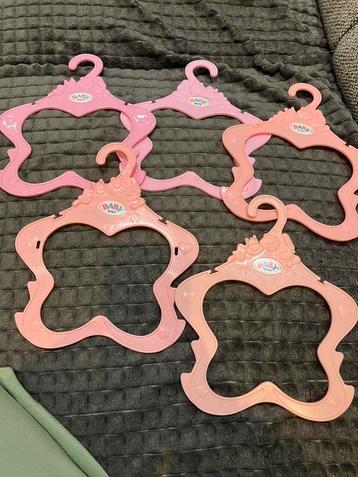 Lot de 5 cintres Baby Born Zapf Creation pour poupée 43 cm, Enlèvement ou Envoi, Comme neuf