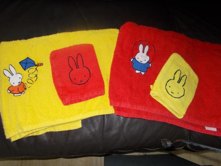 2 badhanddoeken Nijntje met washandje en andere handdoeken, Huis en Inrichting, Badkamer | Badtextiel en Accessoires, Handdoek