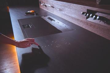 Loxone Touch Surface Air beschikbaar voor biedingen