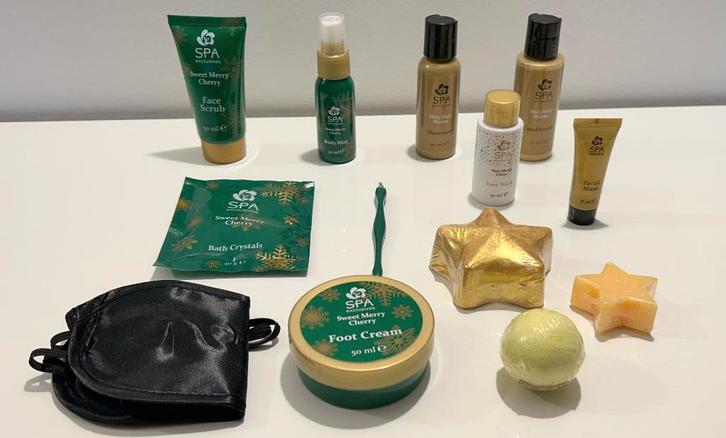 Cadeauset met verzorgingsproducten (13 stuks), Handtassen en Accessoires, Uiterlijk | Lichaamsverzorging, Nieuw, Bodylotion, Crème of Olie