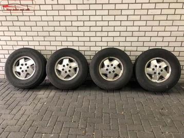 Chevrolet Suburban 265/75 R16 Firestone beschikbaar voor biedingen