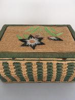 VINTAGE Naaimandje, L 30 cm, B 20 cm, H 15 cm., Ophalen