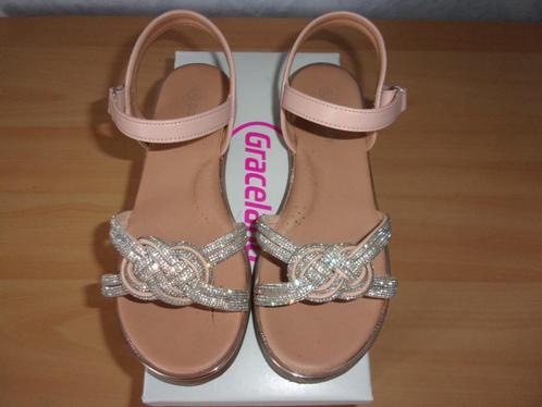 Hele mooie meisjes sandaaltjes. Maat 35 (NIEUWSTAAT), Kinderen en Baby's, Kinderkleding | Schoenen en Sokken, Nieuw, Schoenen