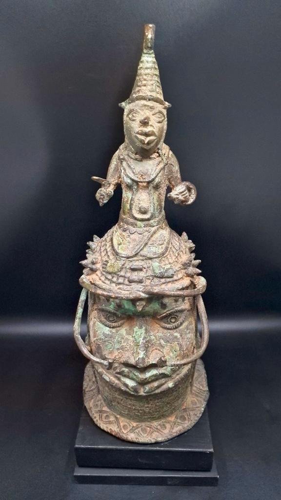 TÊTE DE OBA COMMÉMORATIVE EN BRONZE IFE BINI EDO, Antiquités & Art, Art | Art non-occidental, Enlèvement ou Envoi