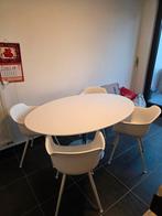 Mooie witte ovalen tafel met 4 eetstoelen, Ophalen