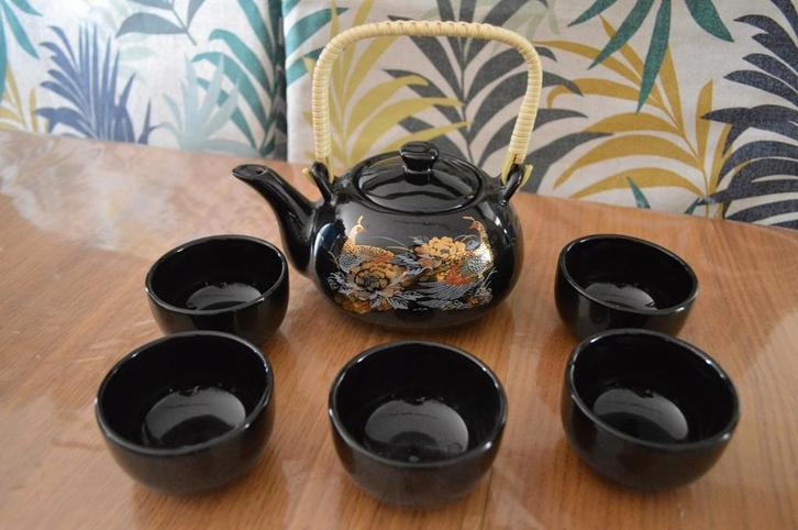 zwarte chinese theepot met 5 kommetjes, Huis en Inrichting, Keuken | Servies, Zo goed als nieuw, Overige typen, Overige stijlen