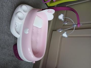 Babybed met mobiel poppen beschikbaar voor biedingen