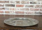 Een Ronde Portugese Tinnen Schaal, Ophalen