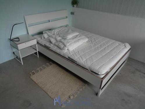 slaapkamer, bed commode en nachtkast, Kinderen en Baby's, Kinderkamer | Bedden, Matras, Ophalen