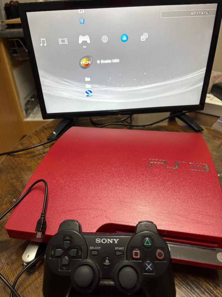 playstation ps3 slim rouge améliorée hen, Games en Spelcomputers, Spelcomputers | Sony PlayStation 3, Zo goed als nieuw, Slim