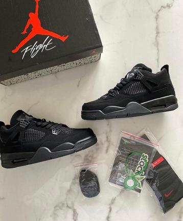 Chat Jordan 4 noir, taille 35 à 47 disponible aux enchères