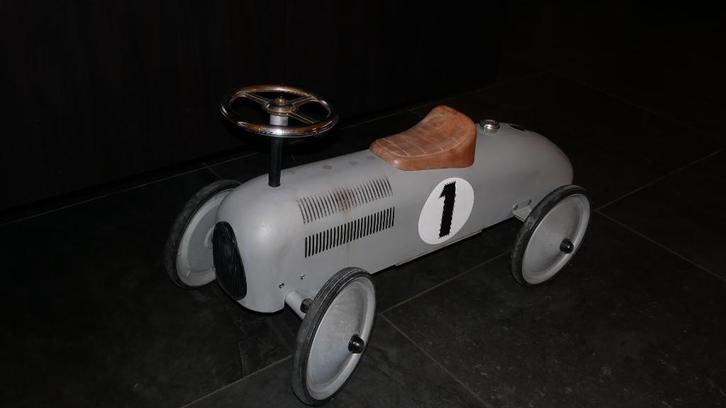 Voiture à pied en métal de style rétro F1, Enfants & Bébés, Jouets | Extérieur | Véhicules & Draisiennes, Comme neuf, Véhicule de marche