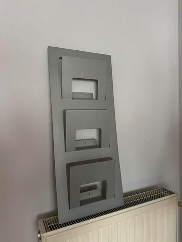 Tijdschrift- en krantenhouder IKEA beschikbaar voor biedingen