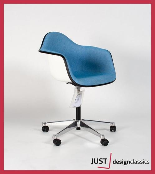 Vitra Eames Plastic Arm Chair PACC Blauw (voorraad:10), Maison & Meubles, Chaises, Comme neuf, Cinq, Six Chaises ou plus, Bleu