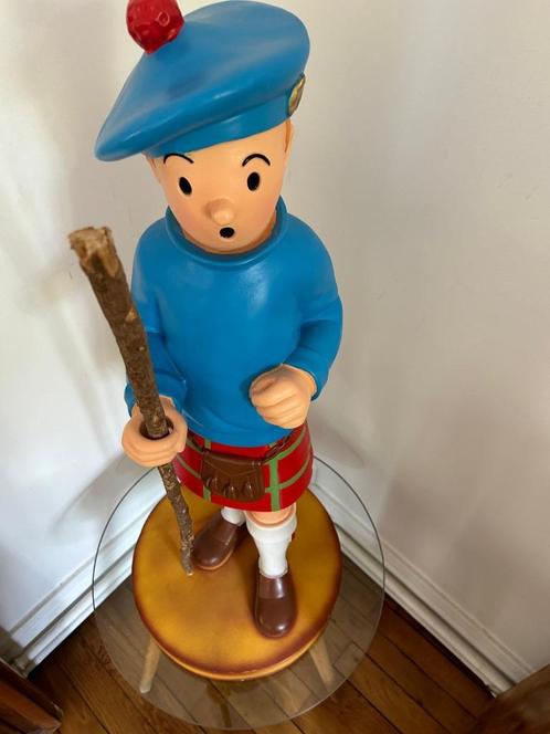 Kuifje in kilt 90 cm. in hars, met de hand beschilderd, Antiek en Kunst, Antiek | Keramiek en Aardewerk, Verzenden