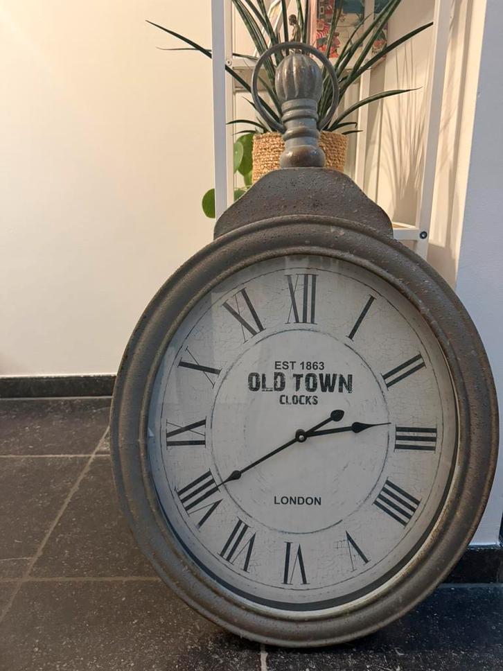 Vintage klok, Huis en Inrichting, Woonaccessoires | Klokken, Zo goed als nieuw, Wandklok, Analoog, Ophalen