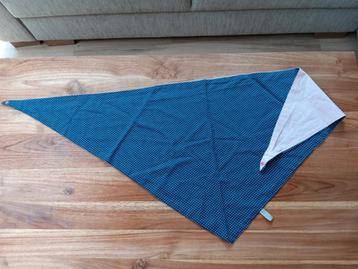 Foulard triangle pour enfant beschikbaar voor biedingen