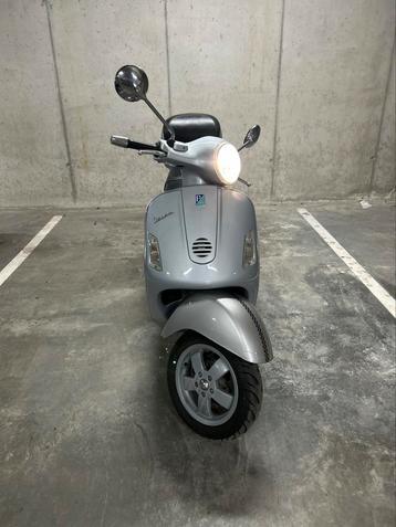 Vespa Granturismo 200L  disponible aux enchères