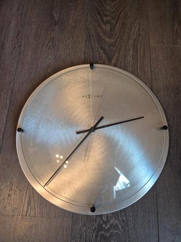 Klok beschikbaar voor biedingen