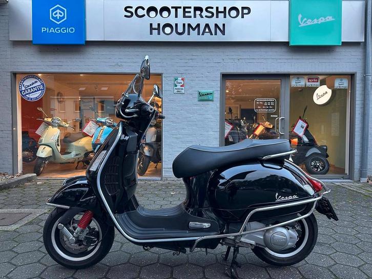 Vespa GTS 300 cc SUPER 7510 Km (nr.150), Motoren, Motoren | Overige merken, Bedrijf, Scooter