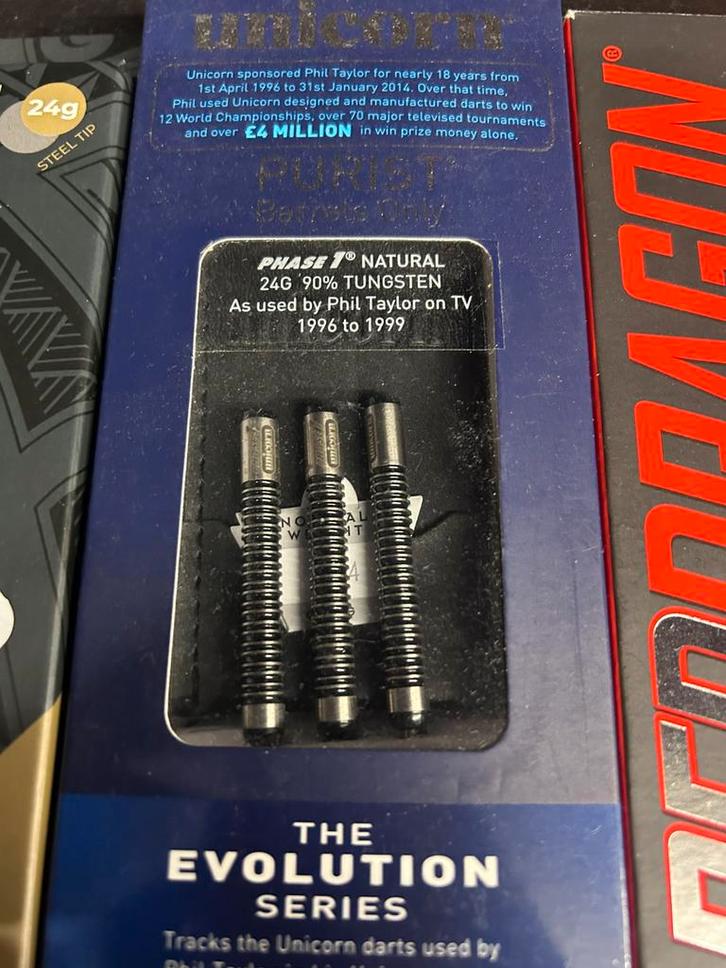 Darts Unicorn Purist “Phil Taylor “, Sport en Fitness, Darts, Zo goed als nieuw, Flights, Ophalen