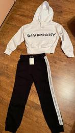 Ensemble jogging Givenchy 10-12 ans, Fille, Givenchy, Ensemble, Enlèvement ou Envoi