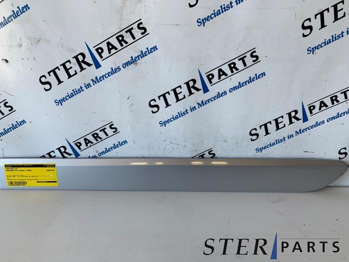 Cadre portière d'un Mercedes ML-Klasse, Autos : Pièces & Accessoires, Carrosserie & Tôlerie, Mercedes-Benz, Utilisé, 3 mois de garantie