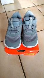 grijze sneakers Nike maat EUR 27, Kinderen en Baby's, NIKE, Gebruikt, Ophalen of Verzenden, Jongen of Meisje