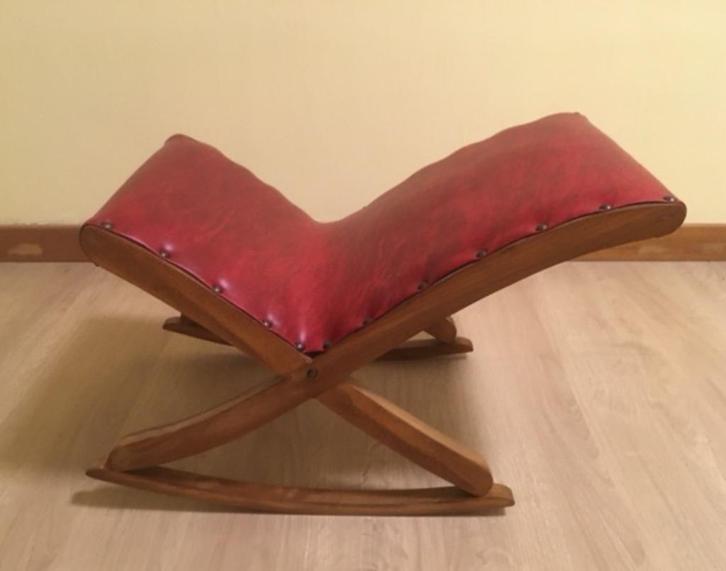 Voetenbankje bordeaux simileder (vintage), Huis en Inrichting, Zetels | Voetbanken en poefs, Gebruikt, Minder dan 50 cm, 50 tot 75 cm
